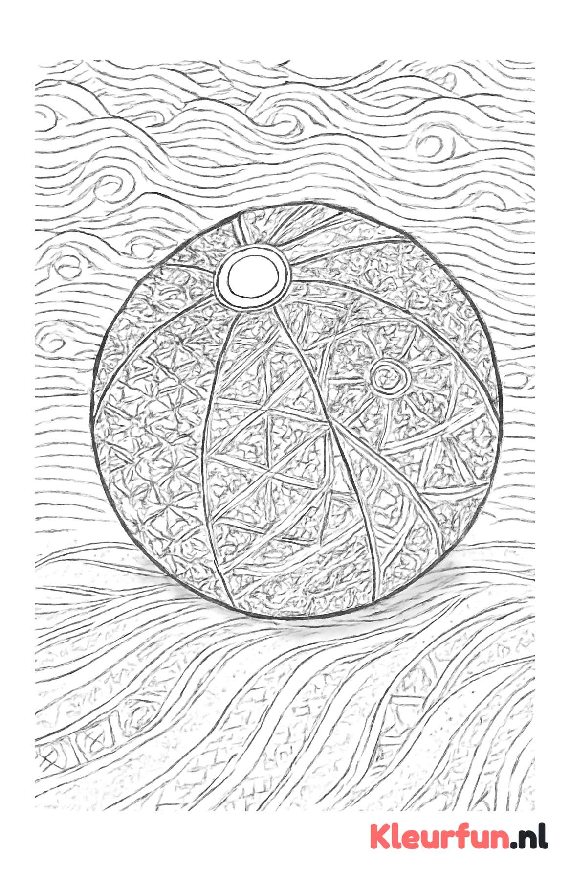 Abstracte geometrische strandbal op strand