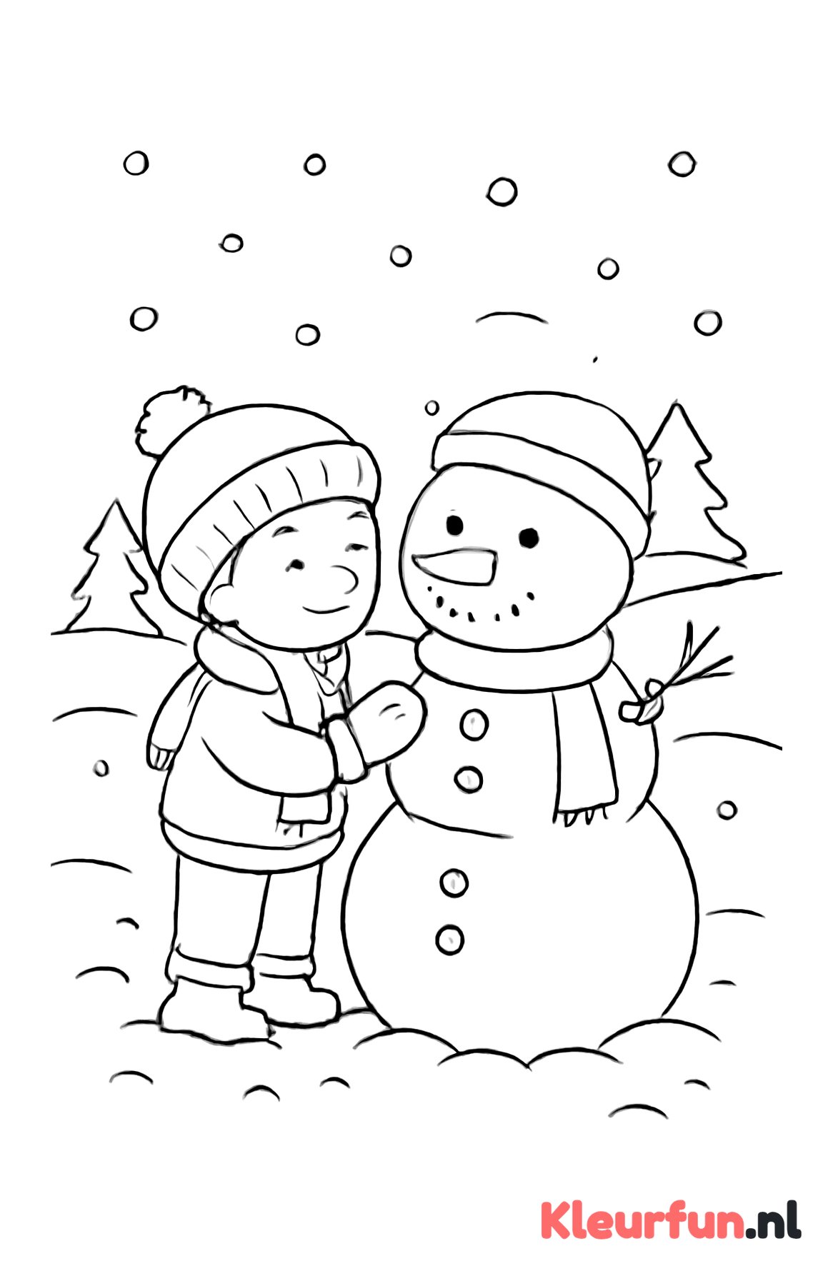 Kind bouwt sneeuwpop