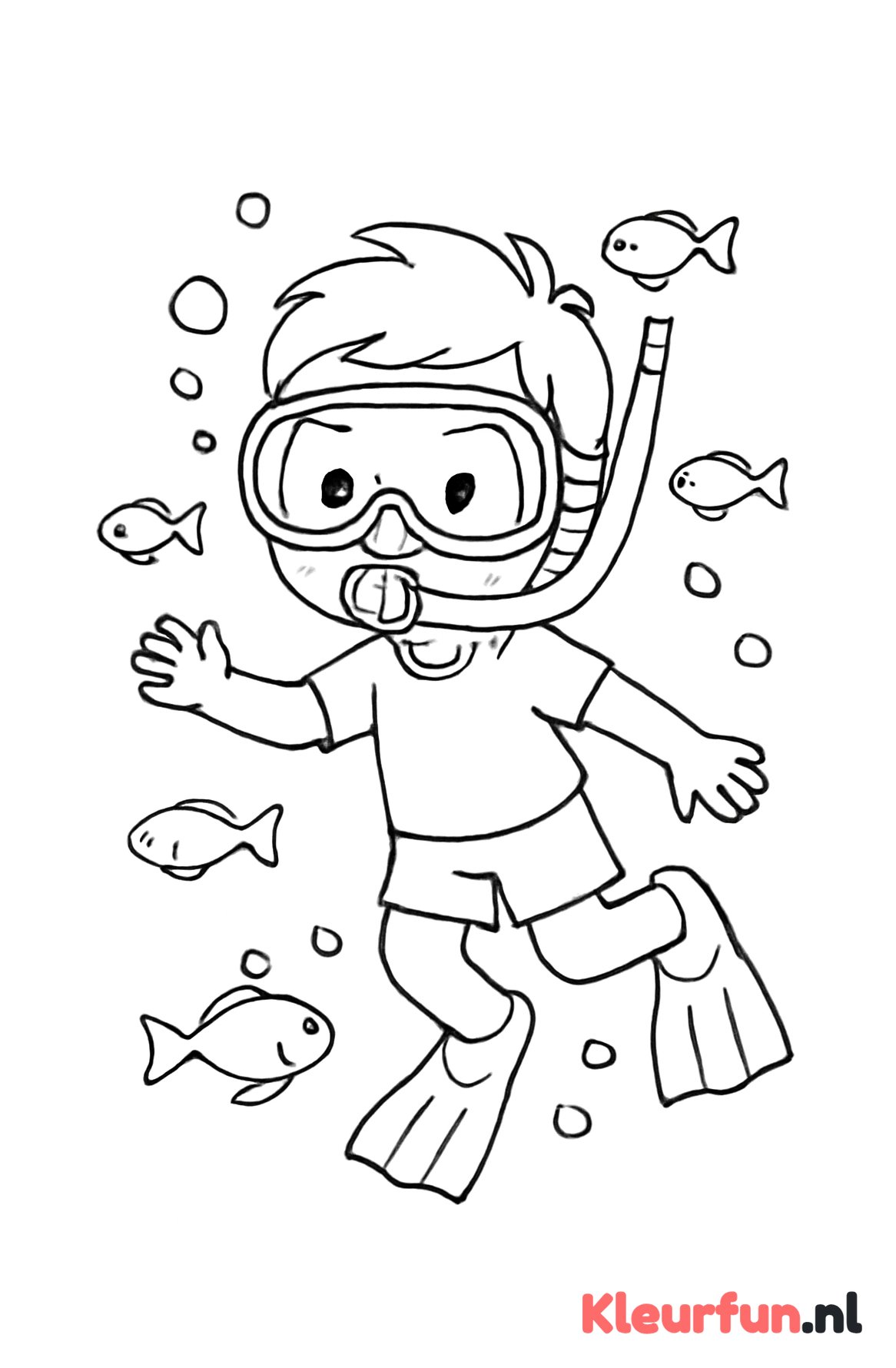 Kind snorkelt met duikbril en vissen