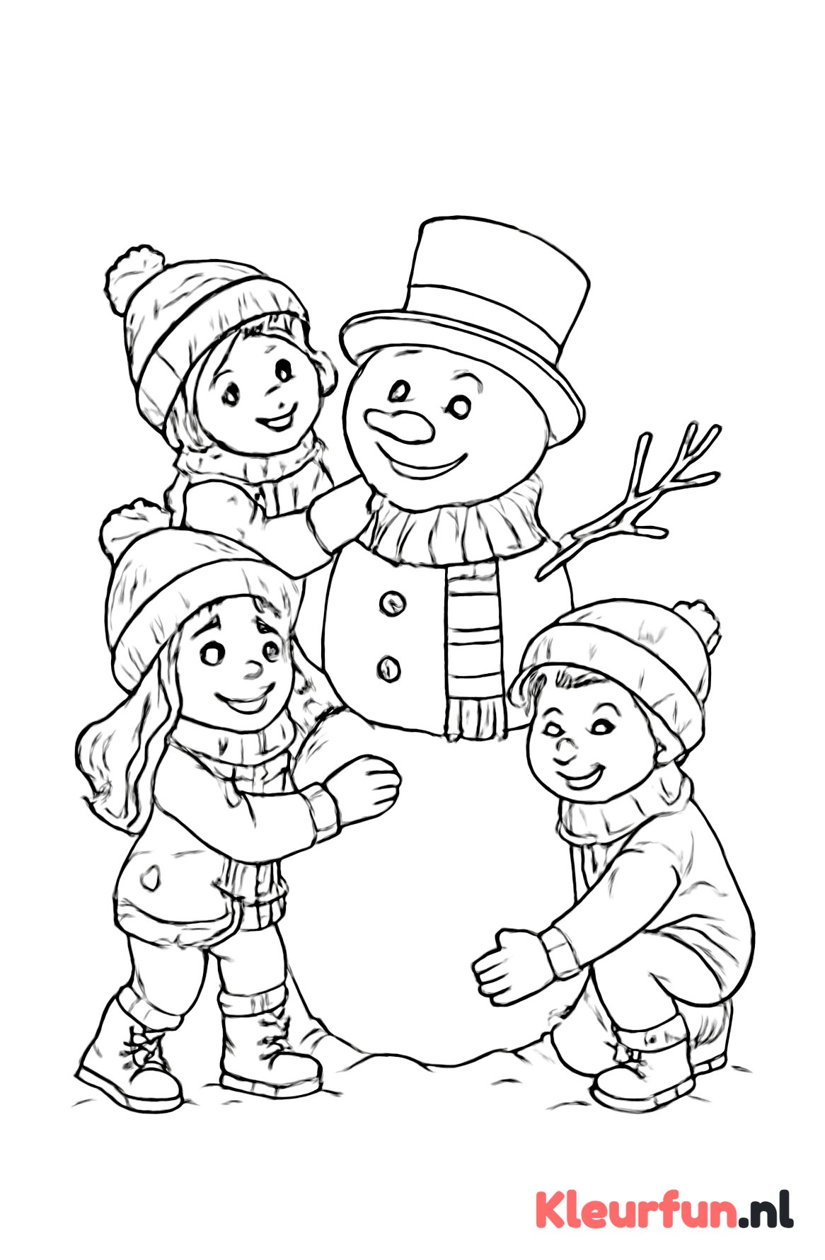 Kinderen met sjaals en laarzen bouwen sneeuwpop