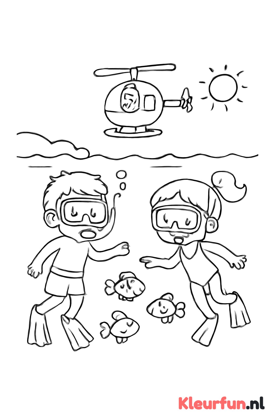 Kinderen snorkelen met vissen