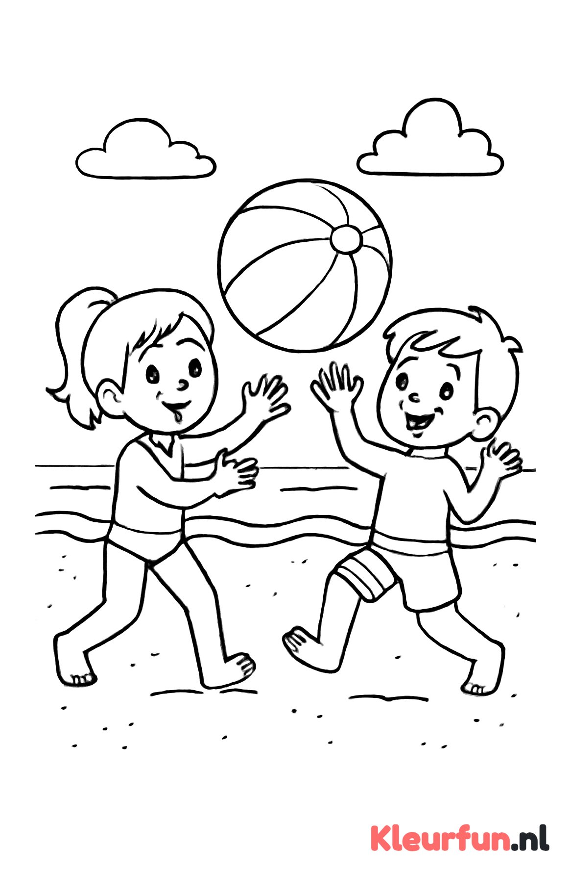 Kinderen gooien met strandbal