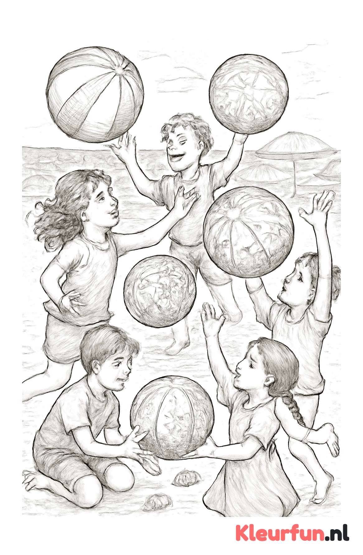 Kinderen spelen met strandballen op het strand