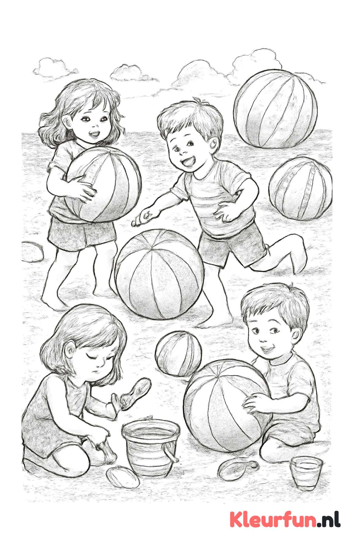 Kinderen spelen met strandballen en emmers