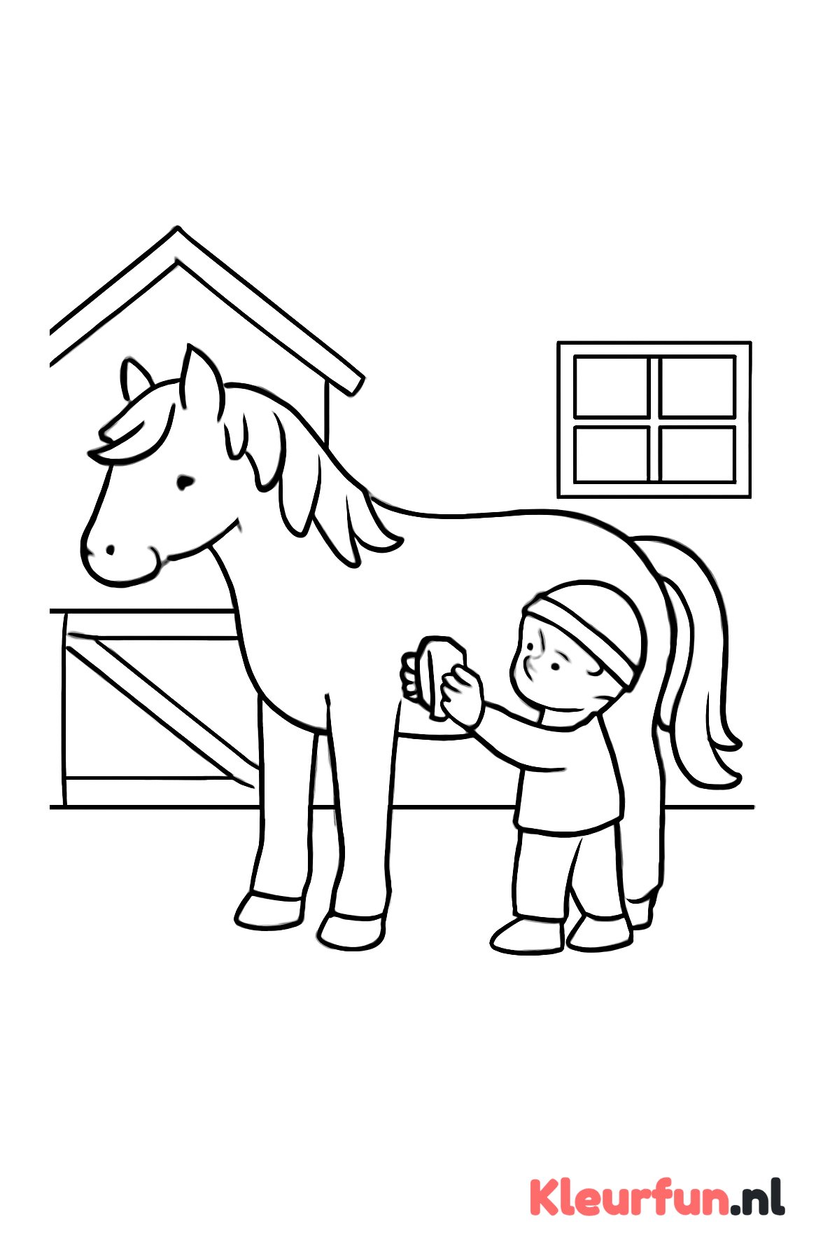 Kind poetst paard in manege
