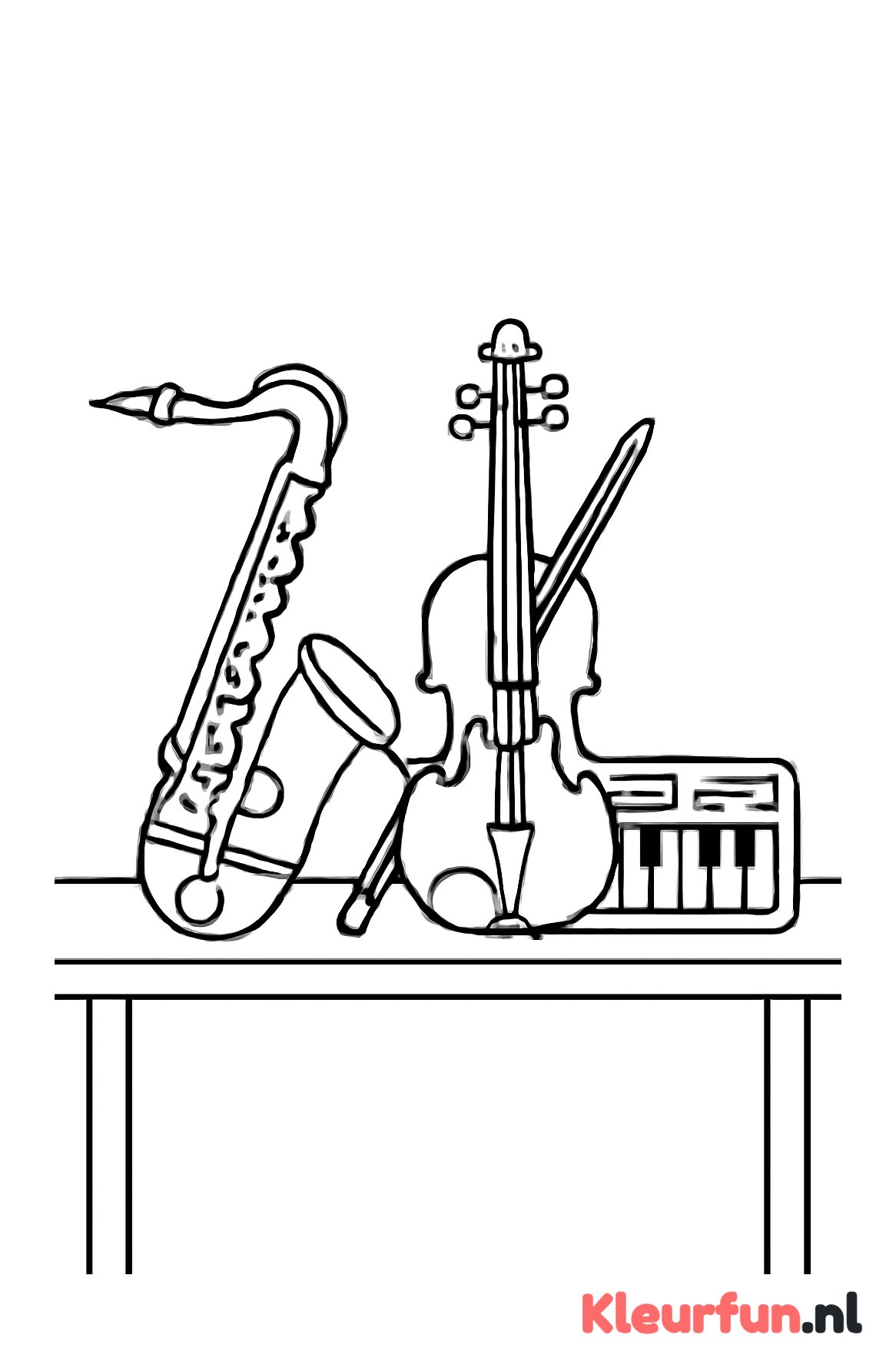 Rij muziekinstrumenten op tafel