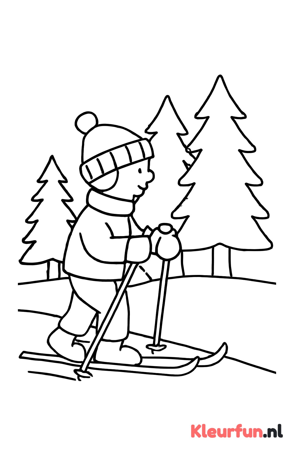 Skiër in het dennenbos