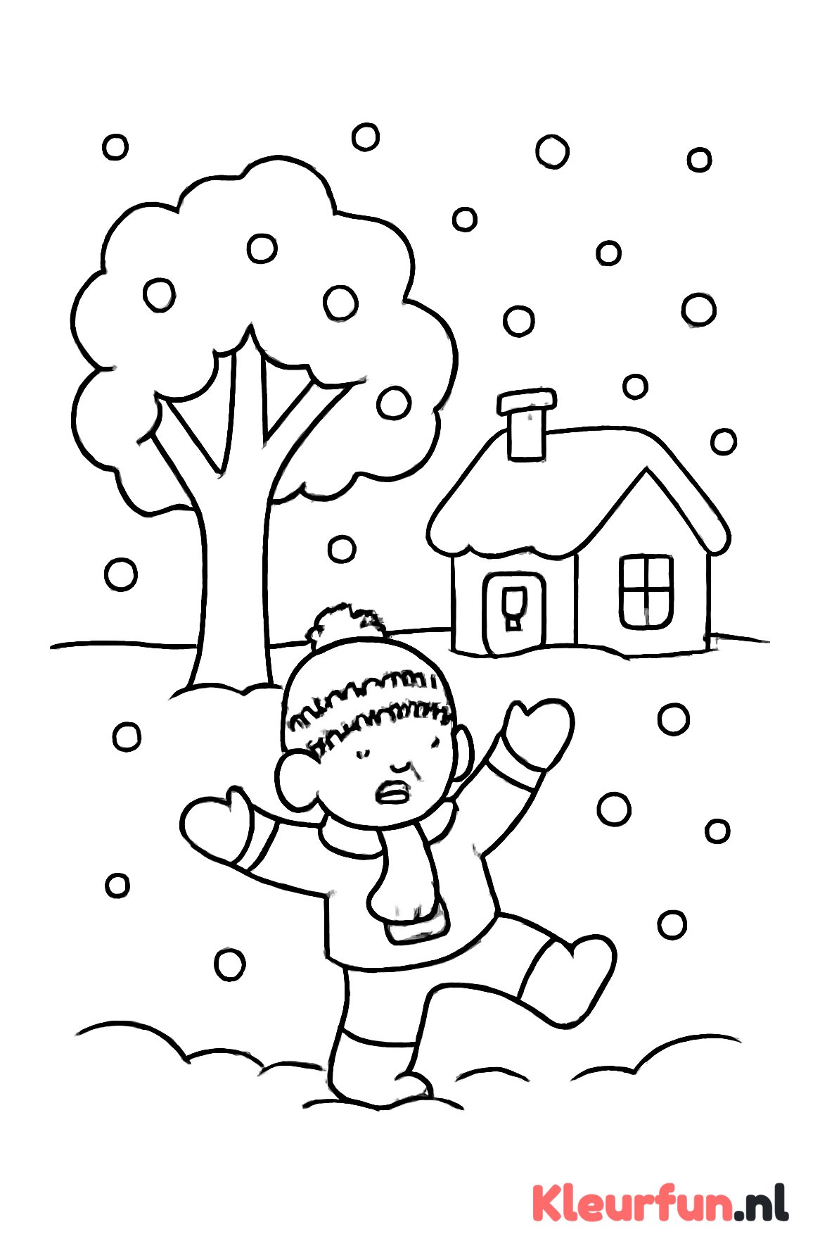 Speelend kind in sneeuwlandschap