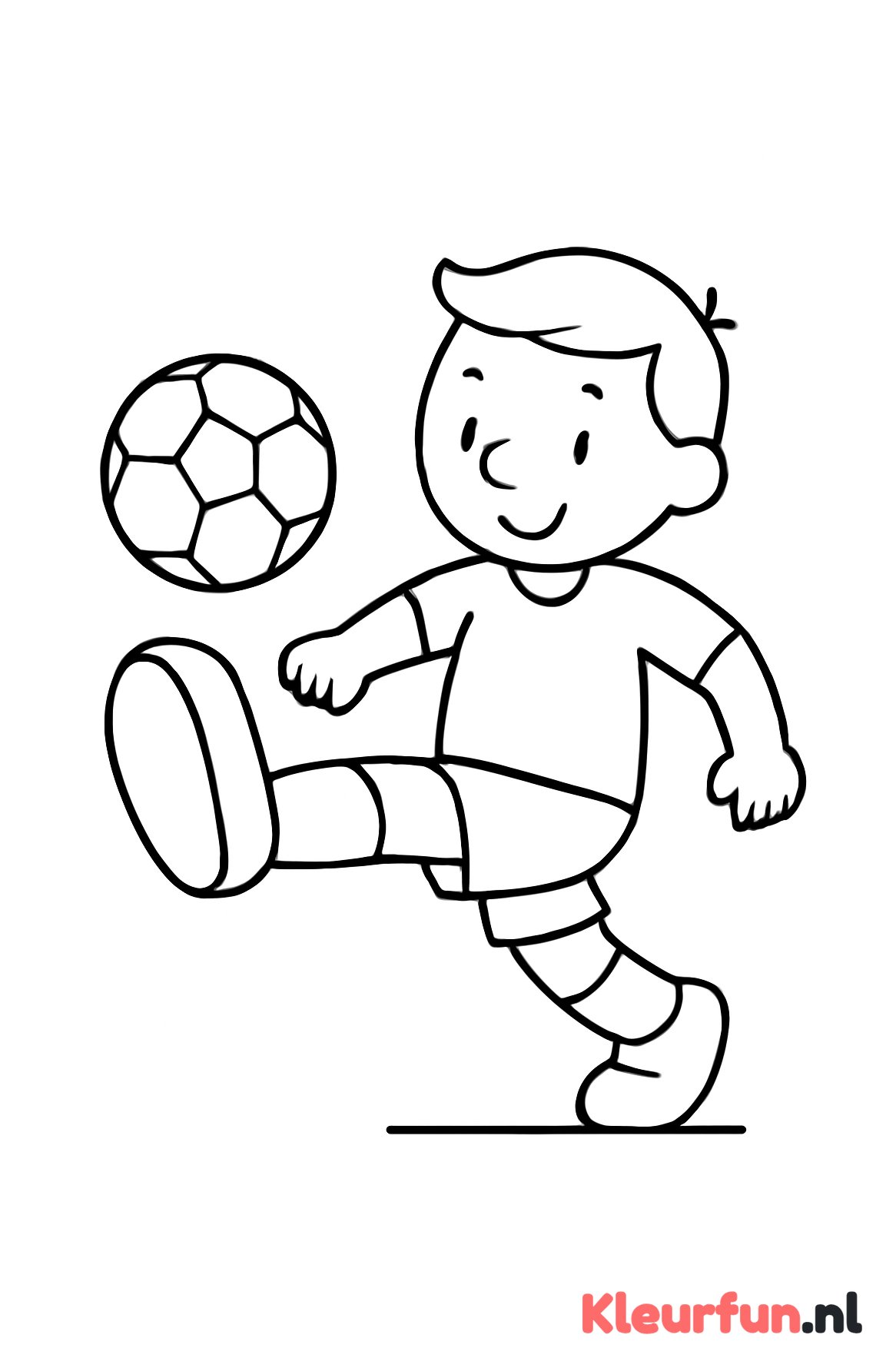 Voetballer schopt bal weg