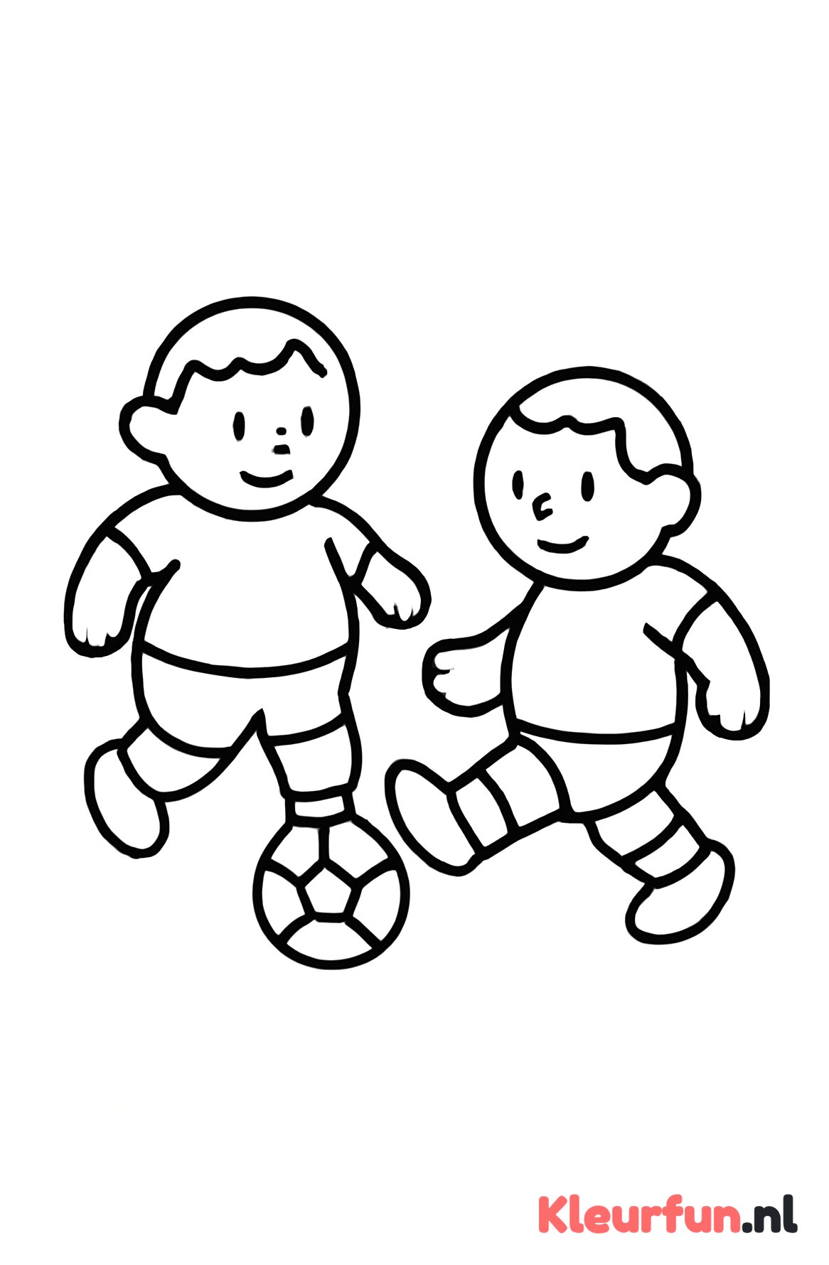 Voetballers die bal trappen