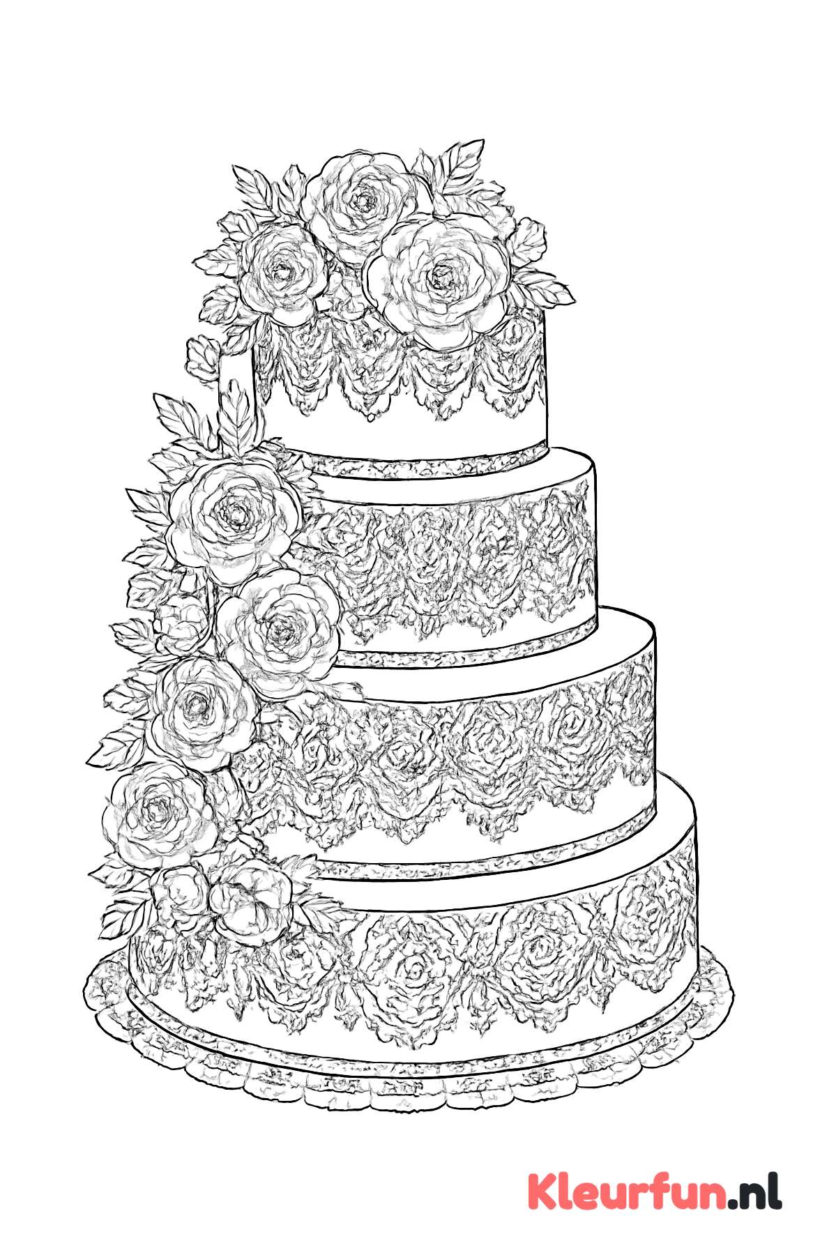 Meerdelige elegante bruidstaart met bloemen en kant