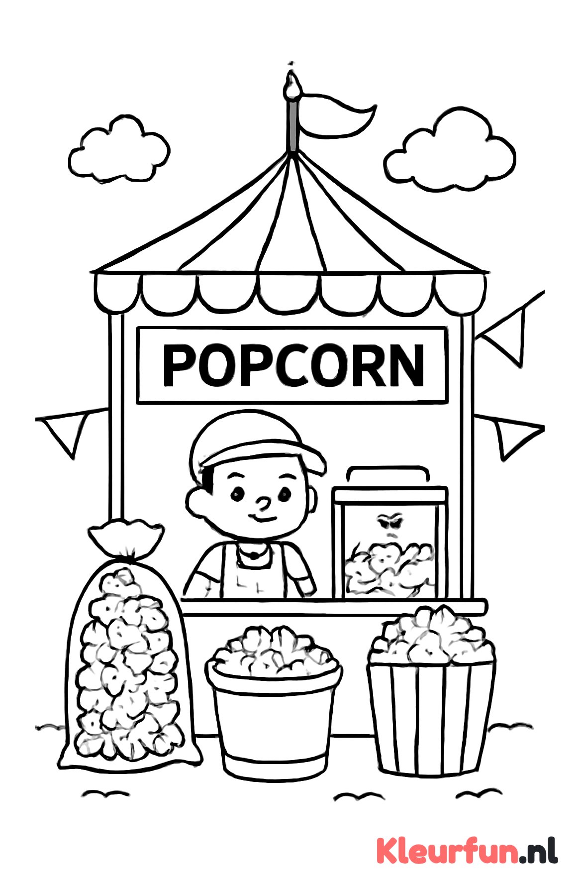 Popcornkraam met zakken en emmers popcorn