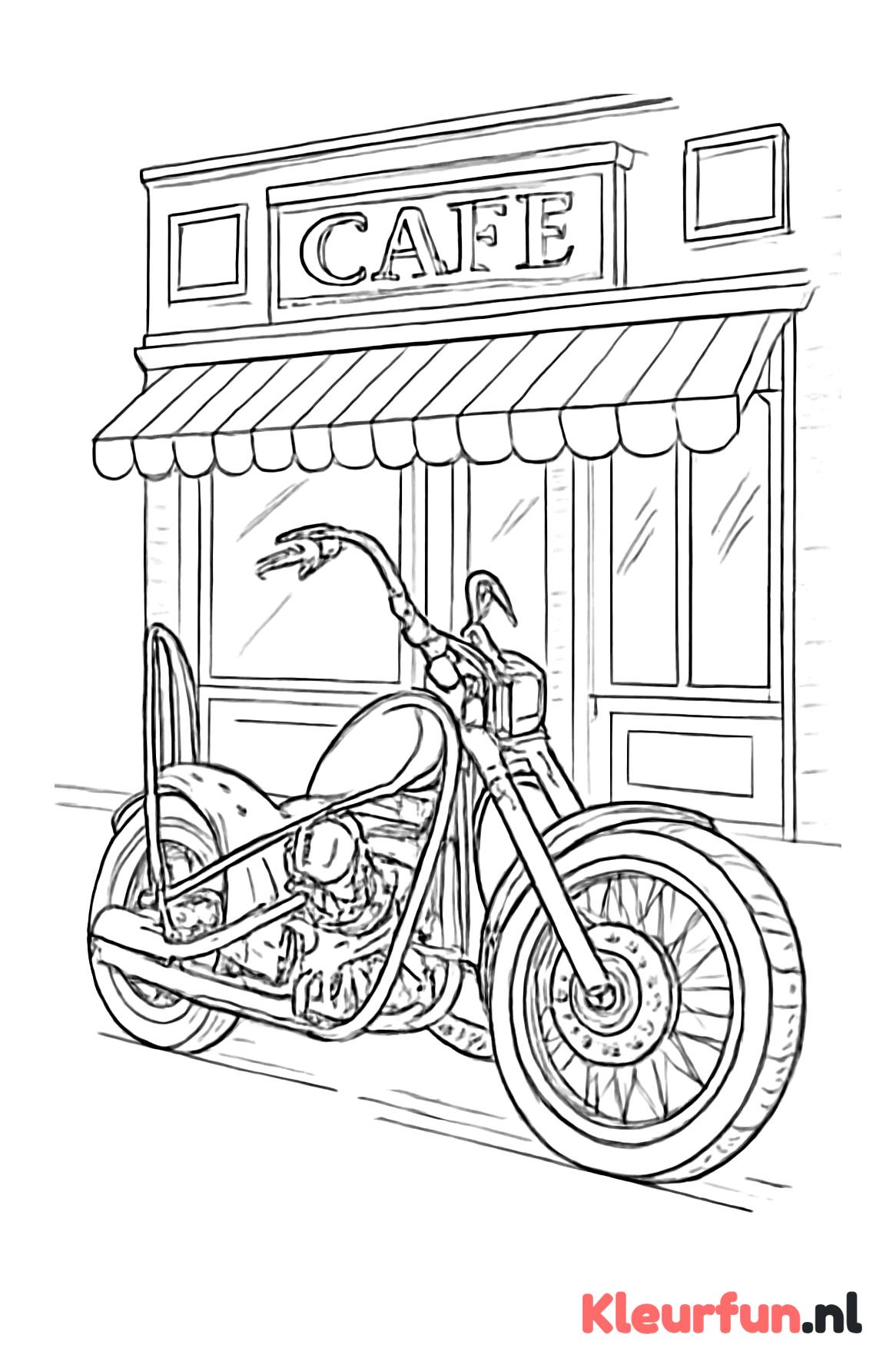 Klassieke chopper bij café