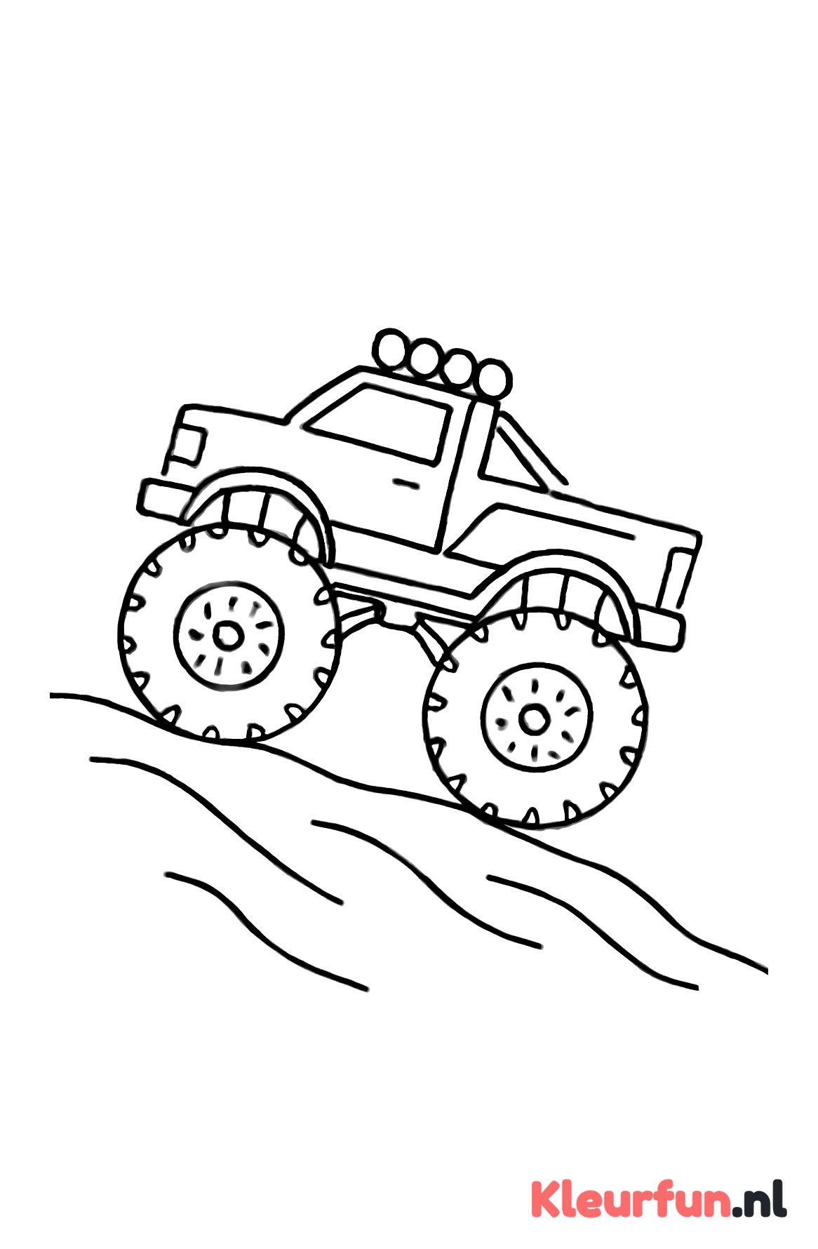 Monstertruck klimt zandheuvel