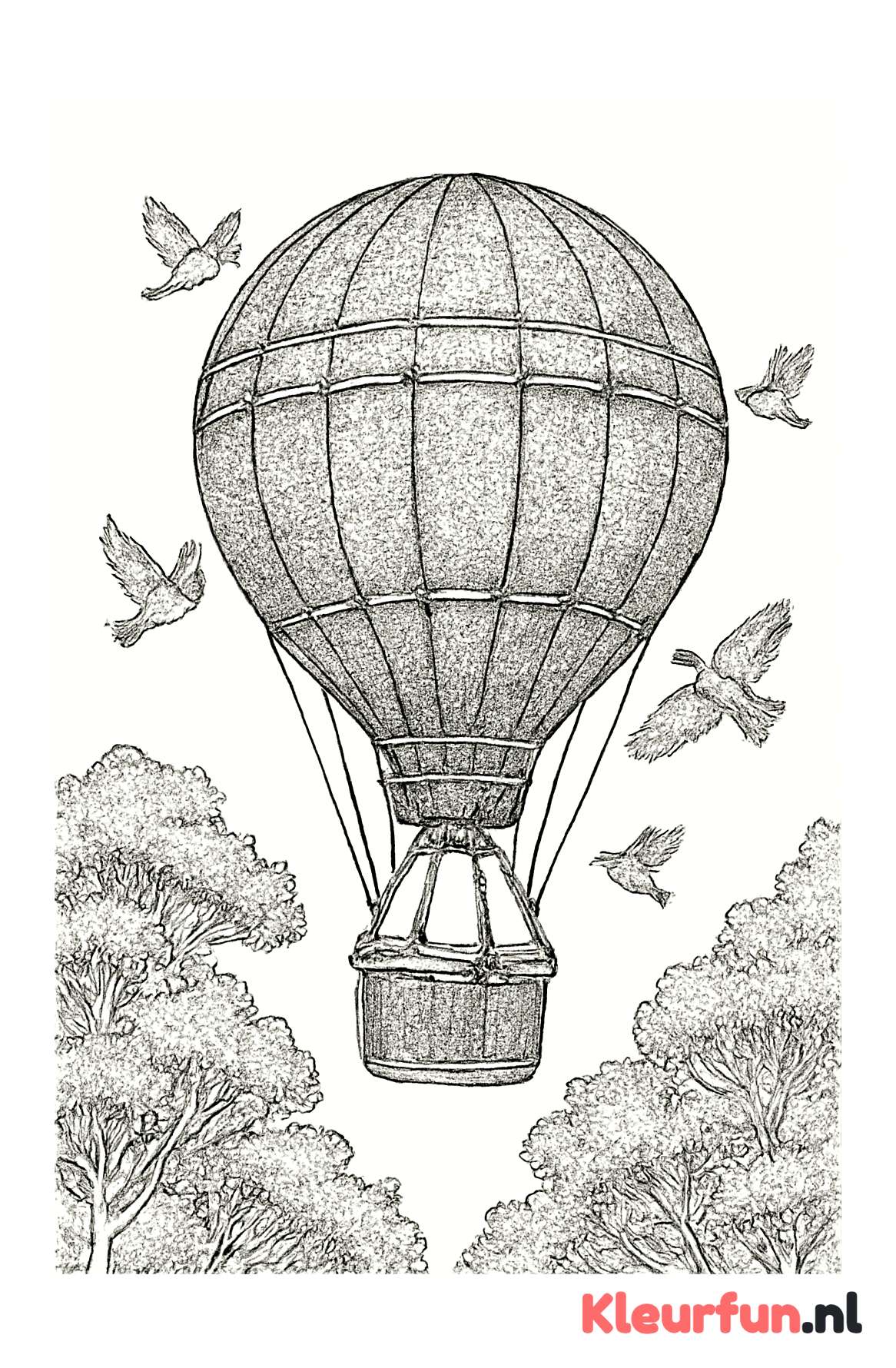 Oude heteluchtballon in de natuur
