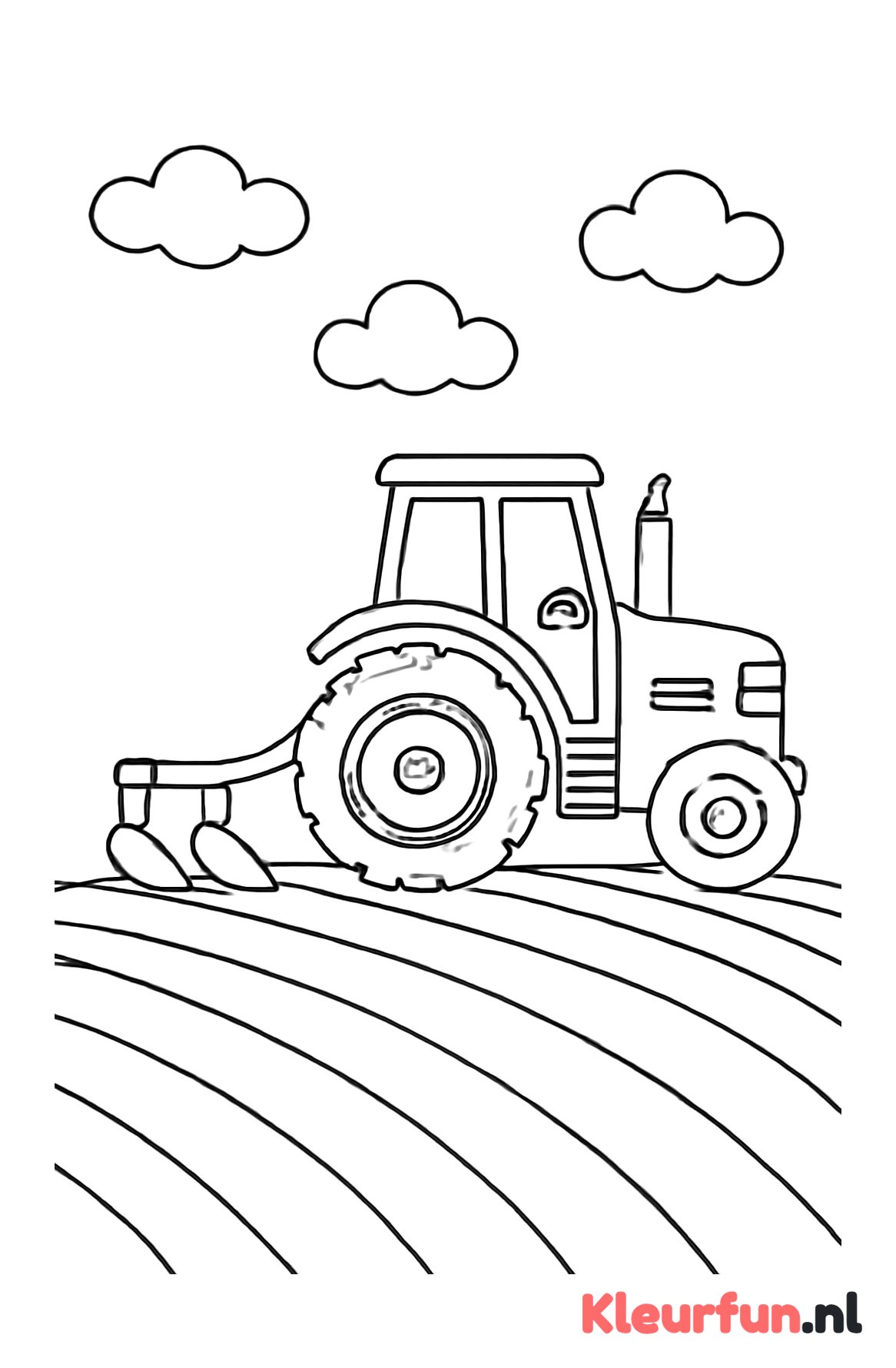 Tractor met ploeg op de akker