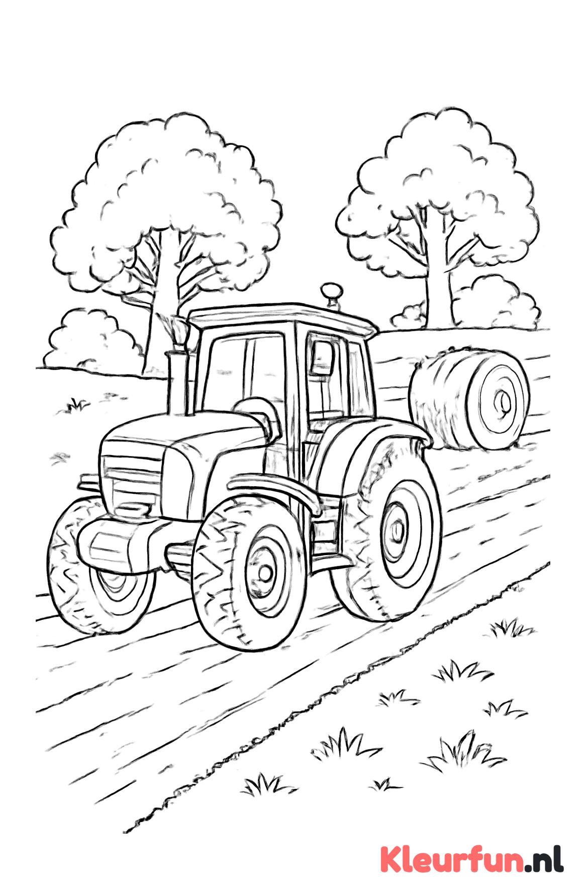 Tractor op landweg met hooibaal