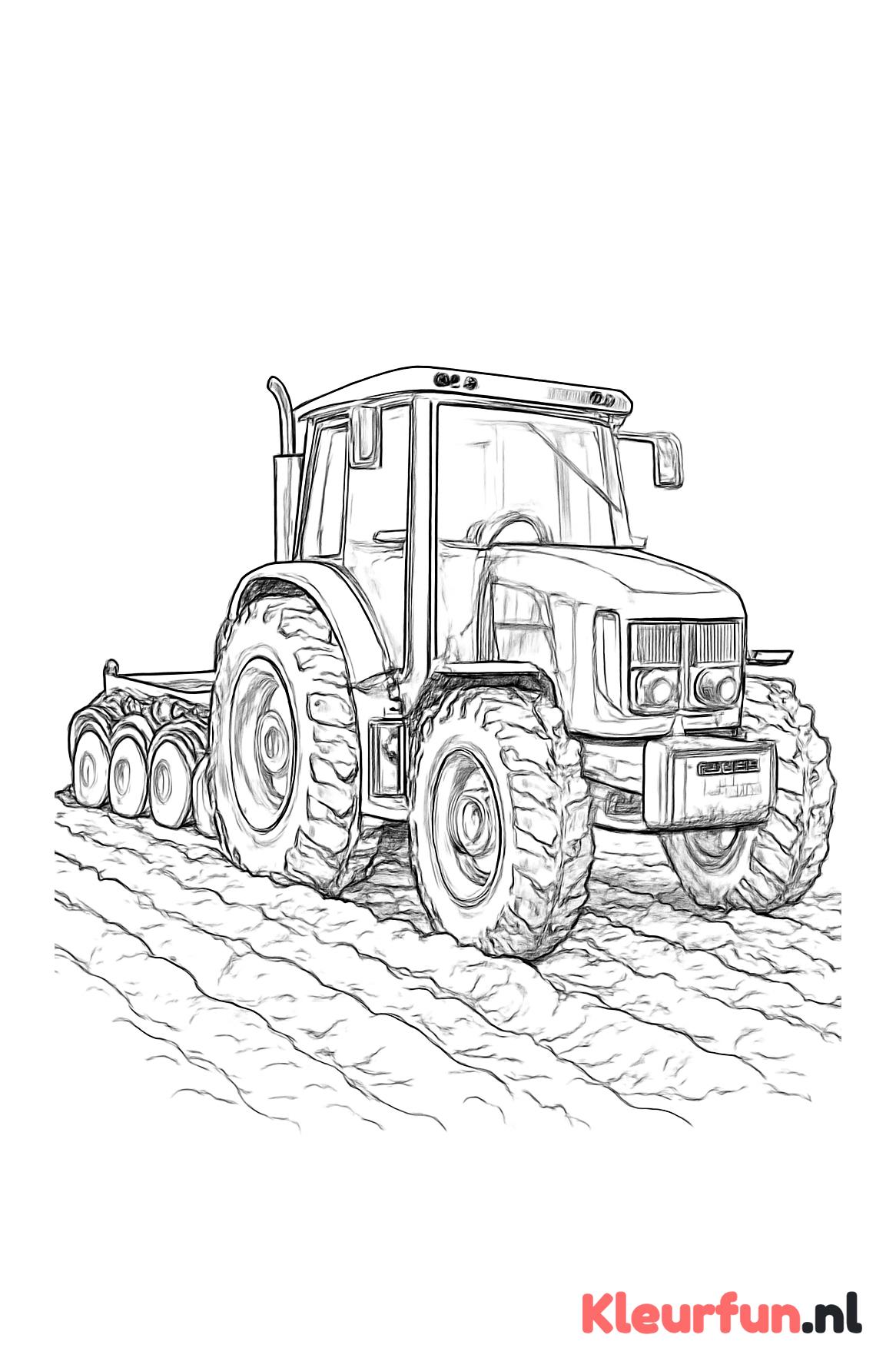 Tractor ploegt een akker