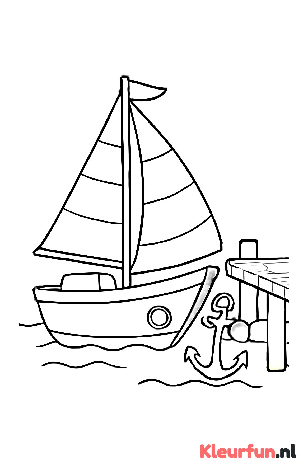Zeilboot met anker bij steiger